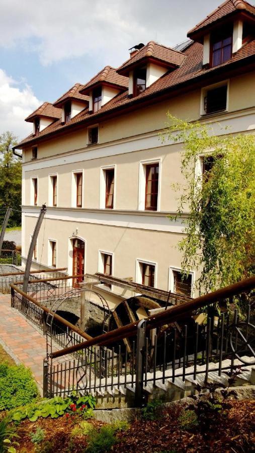 Hotel Mlyn Mitrovice à Příbram Extérieur photo